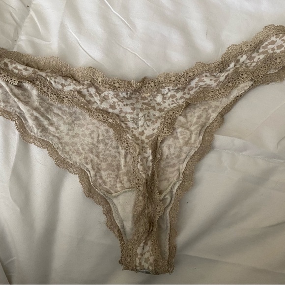 Women’s Victoria Secret Cotton with Lace Trim Thong. - Picture 3 of 3